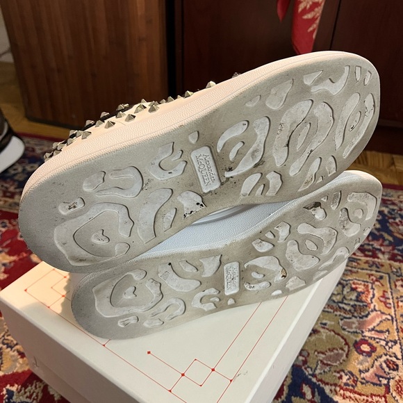 Alexander McQueen Studded Sneakers size 41 EUR (8 USD) comes with shoe box - Picture 2 of 5